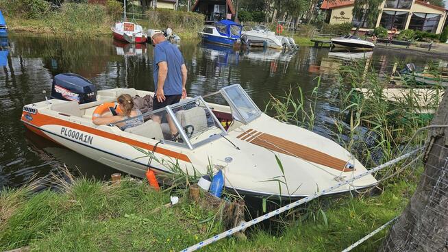 motorowka Glastron 174 z silnikiem 140 KM + przyczepka