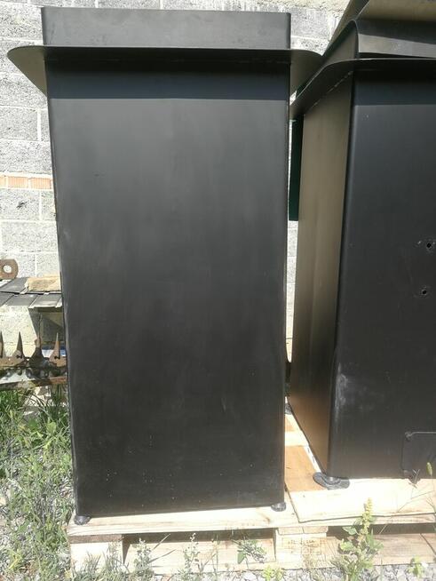 Pojemniki, kontenery, kosze metalowe.