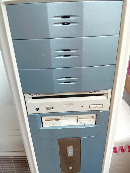 Komputer PC z Win XP PL (1,5 GB RAM), USZKODZONY.