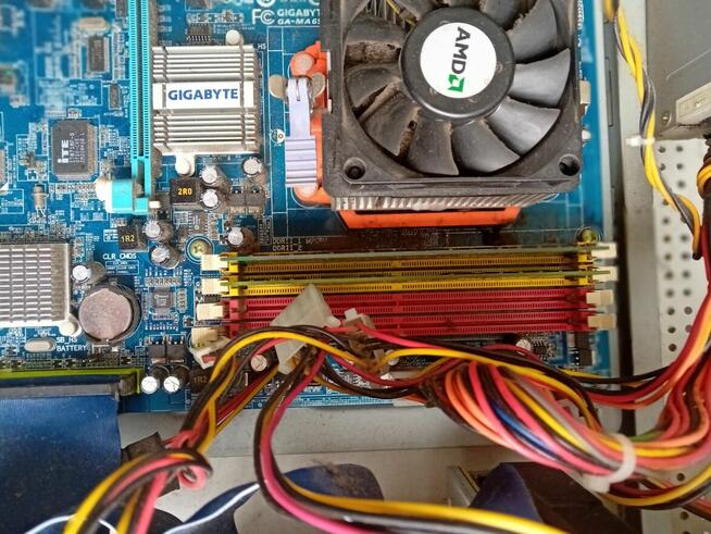 Komputer PC z Win XP PL (1,5 GB RAM), USZKODZONY.