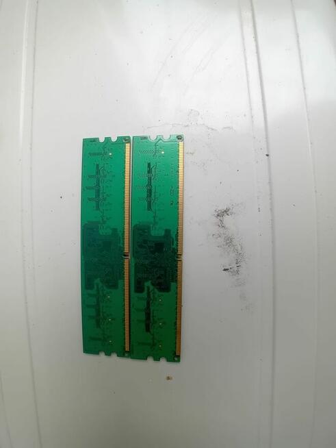 Komputer PC z Win XP PL (1,5 GB RAM), USZKODZONY.