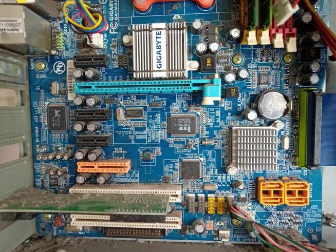 Komputer PC z Win XP PL (1,5 GB RAM), USZKODZONY.