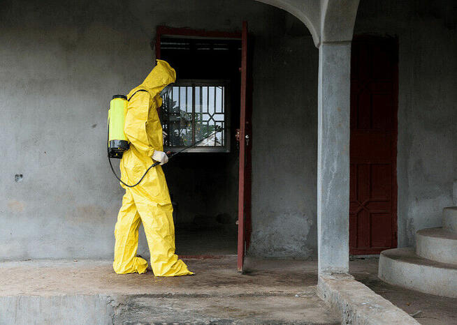 DEZYNFEKCJA, OZONOWANIE ZWALCZANIE DROBNOUSTROJÓW