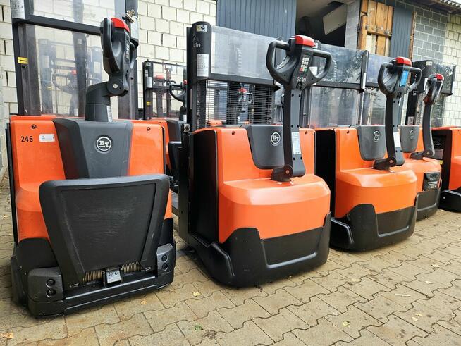 Paleciak elektryczny niski maszt, wstępne podnoszenie BT SWE