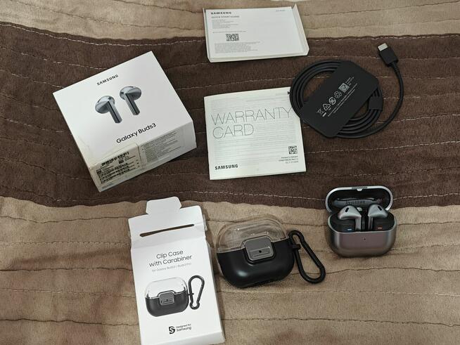 Samsung Galaxy Buds 3 + etui z promocji Samsunga.