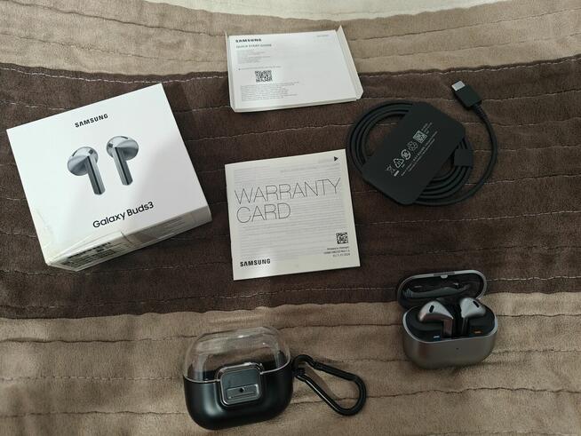 Samsung Galaxy Buds 3 + etui z promocji Samsunga.