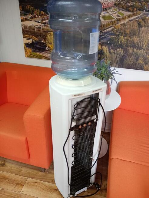 Dystrybutor wody dystrybutory