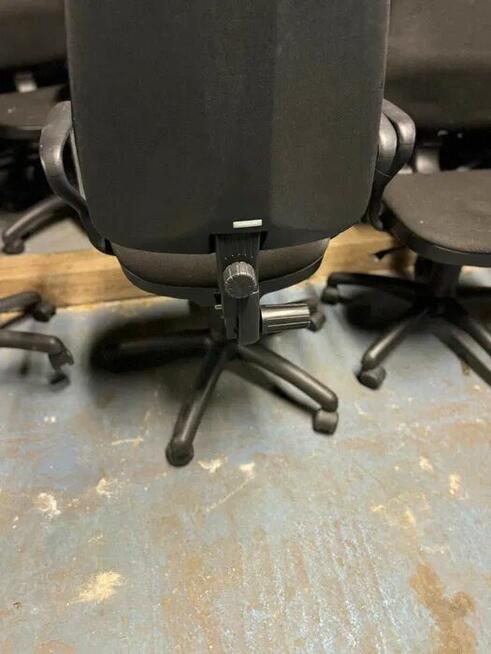 Fotel biurowy czarny fotele biurowe Nowy Styl Bravo