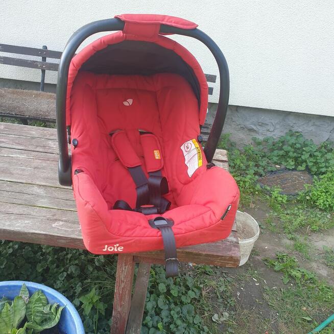 Nosidełko samochodowe dla maluszka