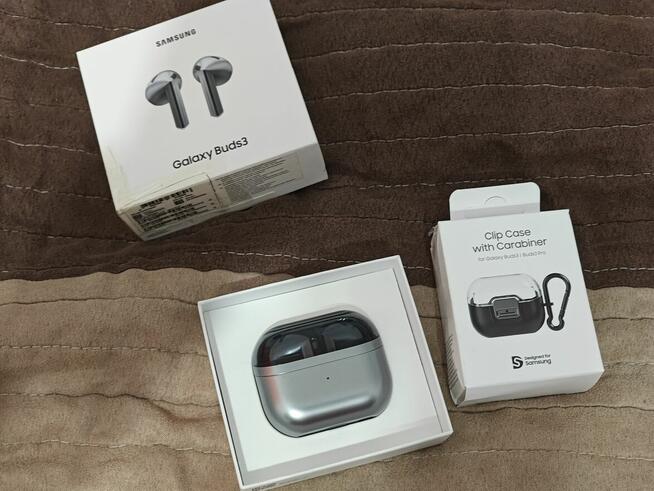Samsung Galaxy Buds 3 + etui z promocji Samsunga.