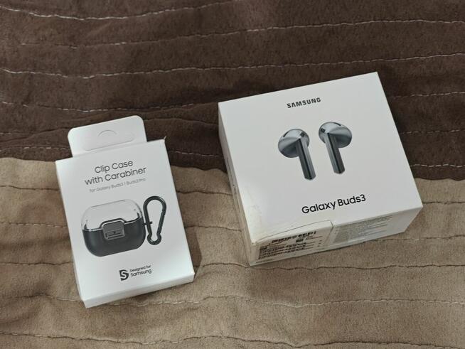 Samsung Galaxy Buds 3 + etui z promocji Samsunga.
