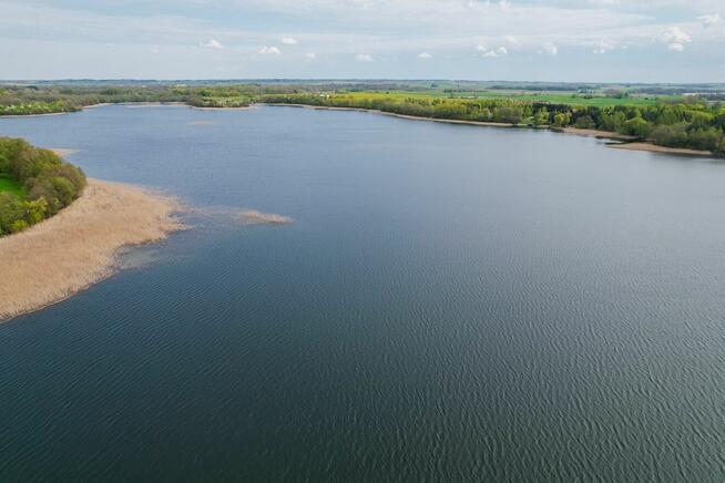 DZIAŁKA BUDOWLANA Z PIĘKNYM WIDOKIEM NA JEZIORO BIAŁE