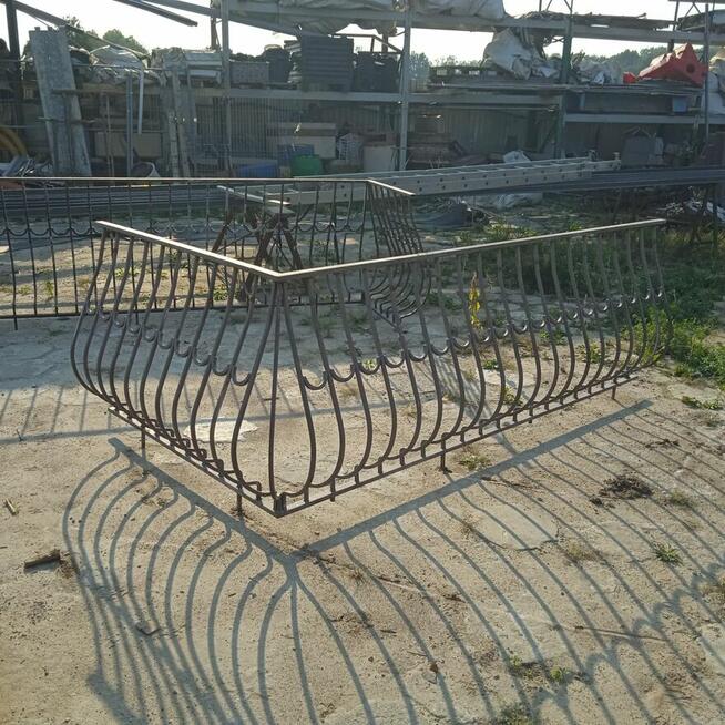 Balustrada, poręcz balkonowa, tarasowa, kuta.