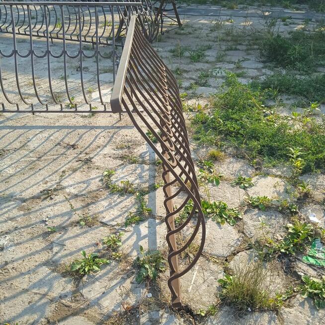 Balustrada, poręcz balkonowa, tarasowa, kuta.