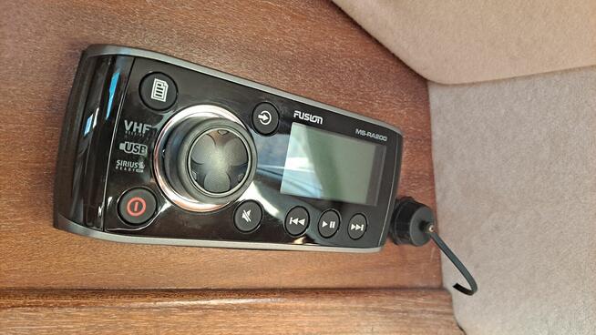 Łódź elektryczna viva prestige cabin 610