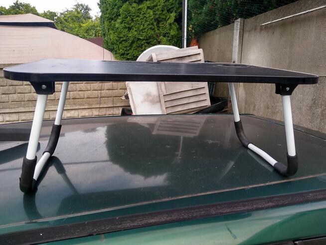 Stolik dla chorego, do łóżka, drewniany blat, 40 zł.