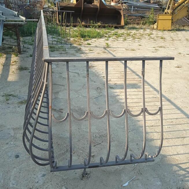 Balustrada, poręcz balkonowa, tarasowa, kuta.