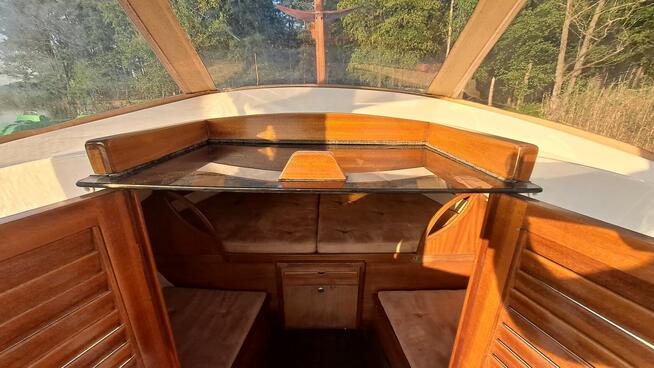 Łódź elektryczna viva prestige cabin 610