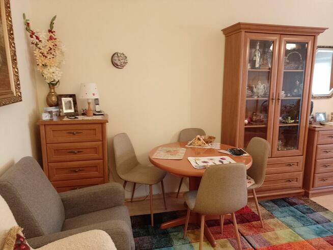 Meble - stół okrągły i stolik pod tv