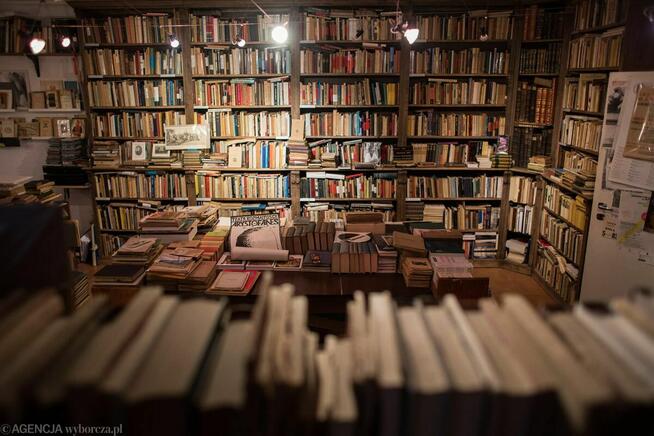 Przyjmę książki, płyty winylowe 506354060 CD ,kasety VHS