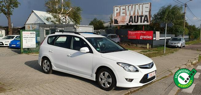 Hyundai i30 1 właściciel/B. Zadbany/Klima sprawna/Hak/10 poduszek/Bezwypadkowy