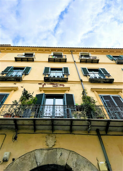 Mieszkanie w kamienicy, Piazza Portanova Salerno