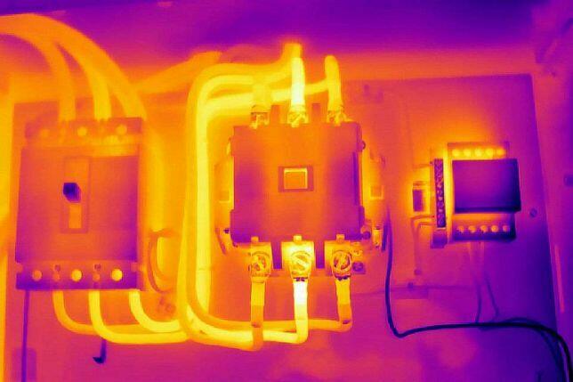 Elektryk Przeglądy Pomiary Usuwanie awarii