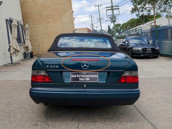 Podstawa i lustro dla lampy hamowania Mercedes R129 SL A124