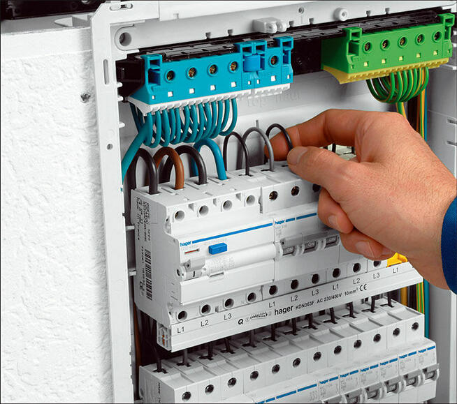 Elektryk Przeglądy Pomiary Usuwanie awarii