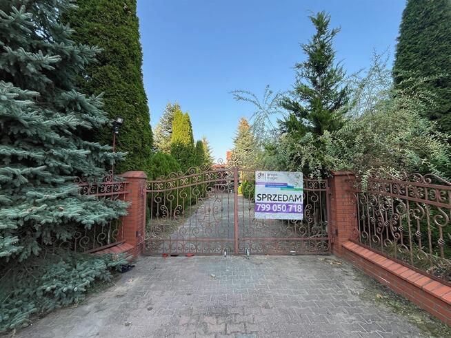 Dom z dwoma stawami i basenem Krobia