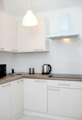 pokój dwuosobowy 150m UE (os. Gwiazdy) możliwy wynajem dla 1