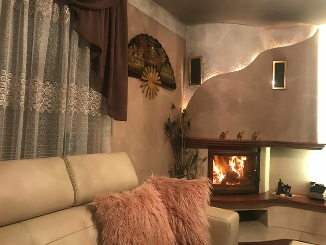 Dom z dwoma stawami i basenem Krobia