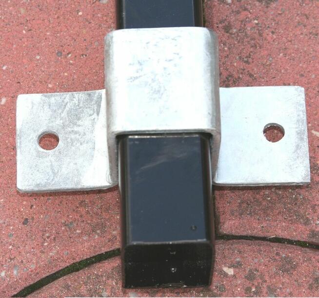 Mocowanie słupka do fundamentu ściany 60x40 40x60 obejma