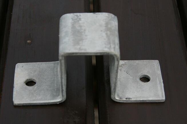 Mocowanie słupka do fundamentu ściany 60x40 40x60 obejma