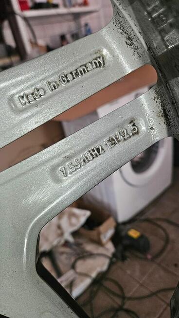 4 sztuki Mercedes AMG Felgi 18 z Oponami Nokian