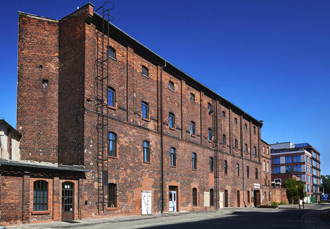 Krakowska- biura, mikroapartamenty 2320 m2