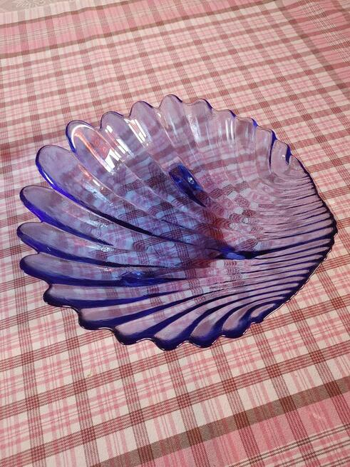 Misa w formie muszli z granatowego szkła na owoce, sałatki