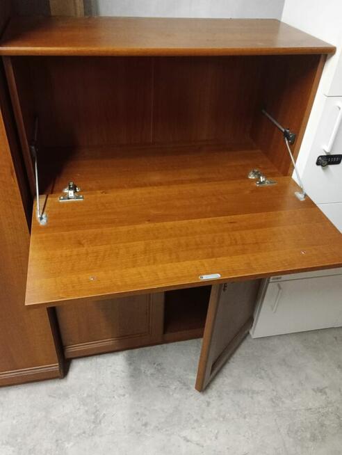 Komoda z barkiem i szafką komody do biur domu salonu