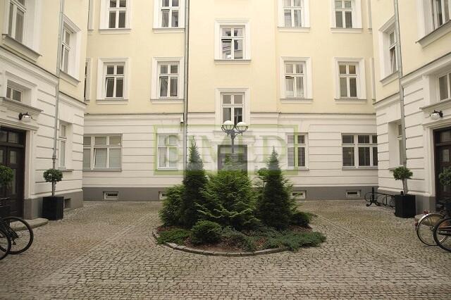 Parter w oficynie , zabytkowa kamienica,dostep24h