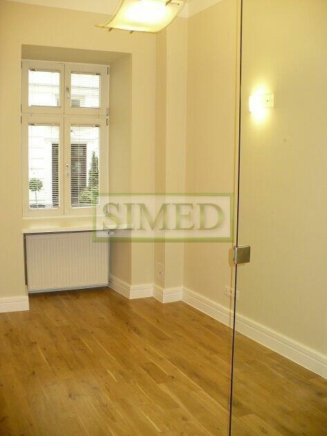 Parter w oficynie , zabytkowa kamienica,dostep24h