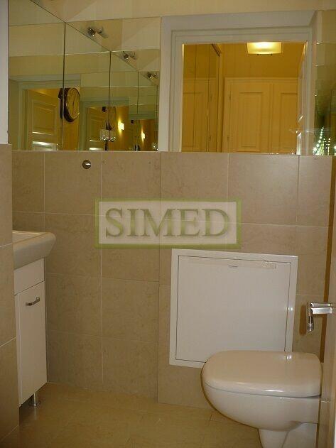 Parter w oficynie , zabytkowa kamienica,dostep24h