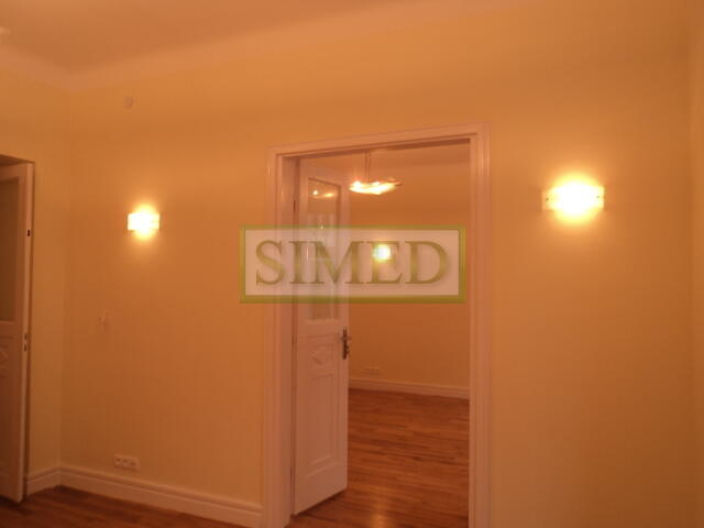 Zabytkowa kamienica ,dostep24h recepcja, metro