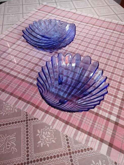 Misa w formie muszli z granatowego szkła na owoce, sałatki