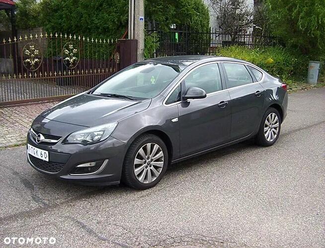 Opel Astra 1.4benz. 140km Sedan Pisemna Gwarancja Przebiegu