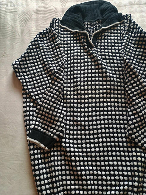 Uroczy sweterek, rozmiar L