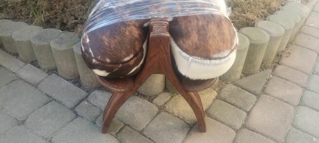 Podnóżki drewniane obite skórą