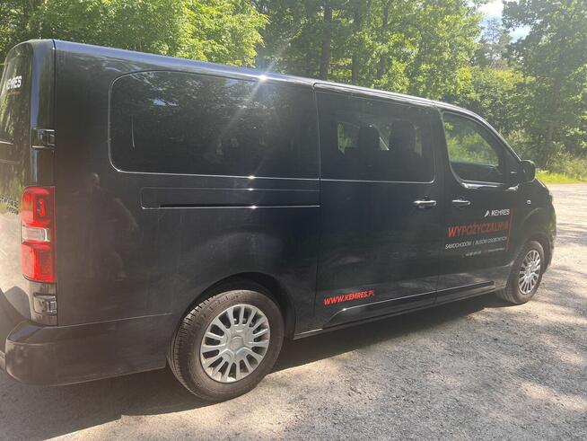 Wynajem busa z dodatkowym wyposażeniem