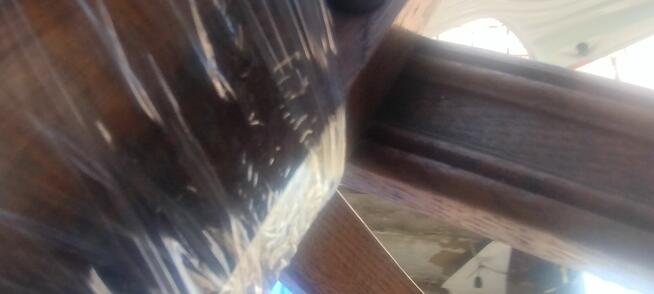 Podnóżki drewniane obite skórą