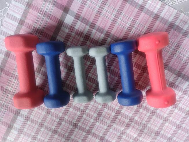 Zestaw hantelek żeliwnych 6 kg w stojaku