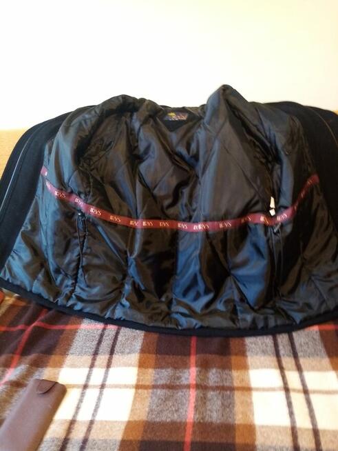 Kurtka męska w bardzo dobrym stanie.